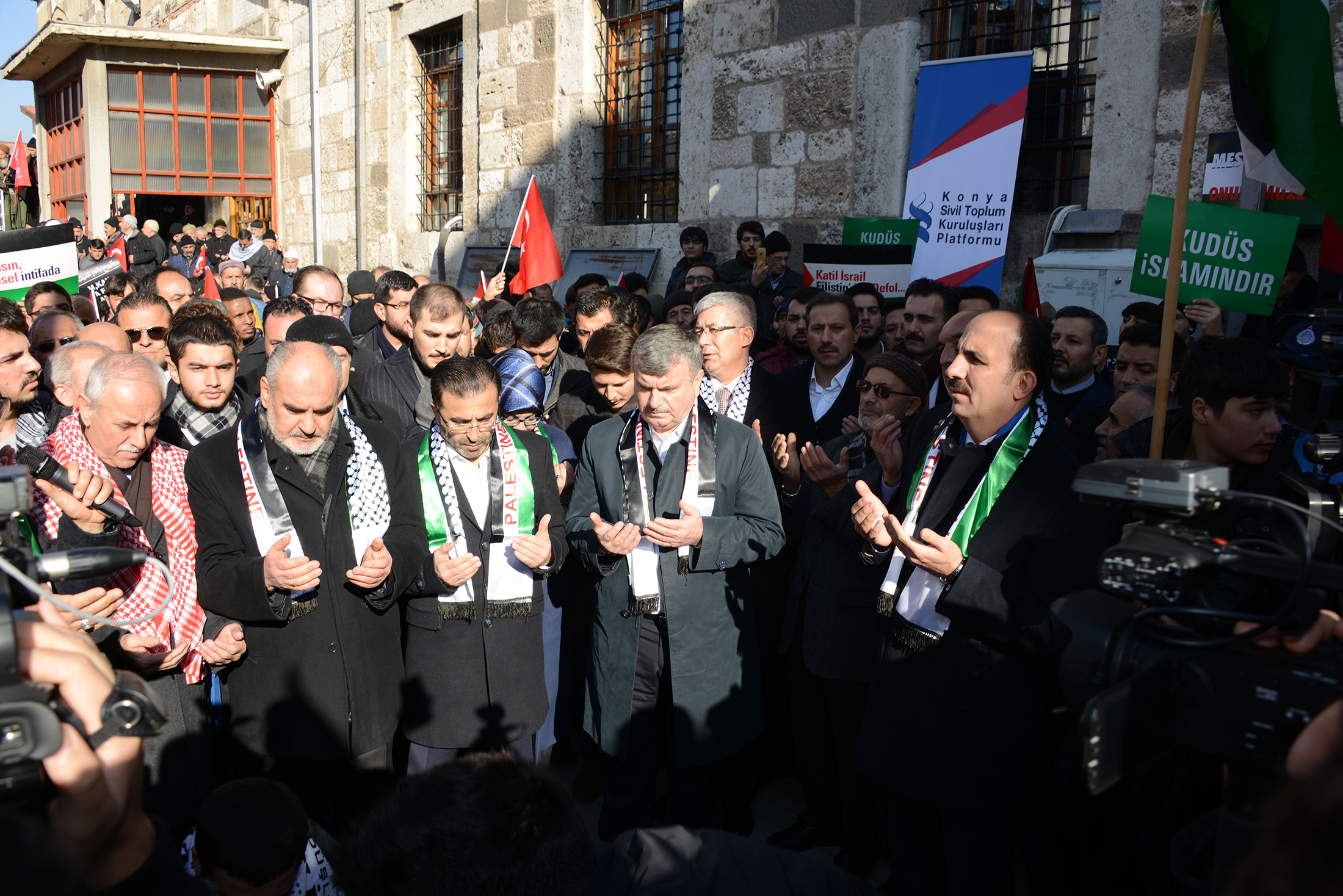 Peygamberler Şehri Kudüs'e Sahip Çıkmak Namusumuzdur