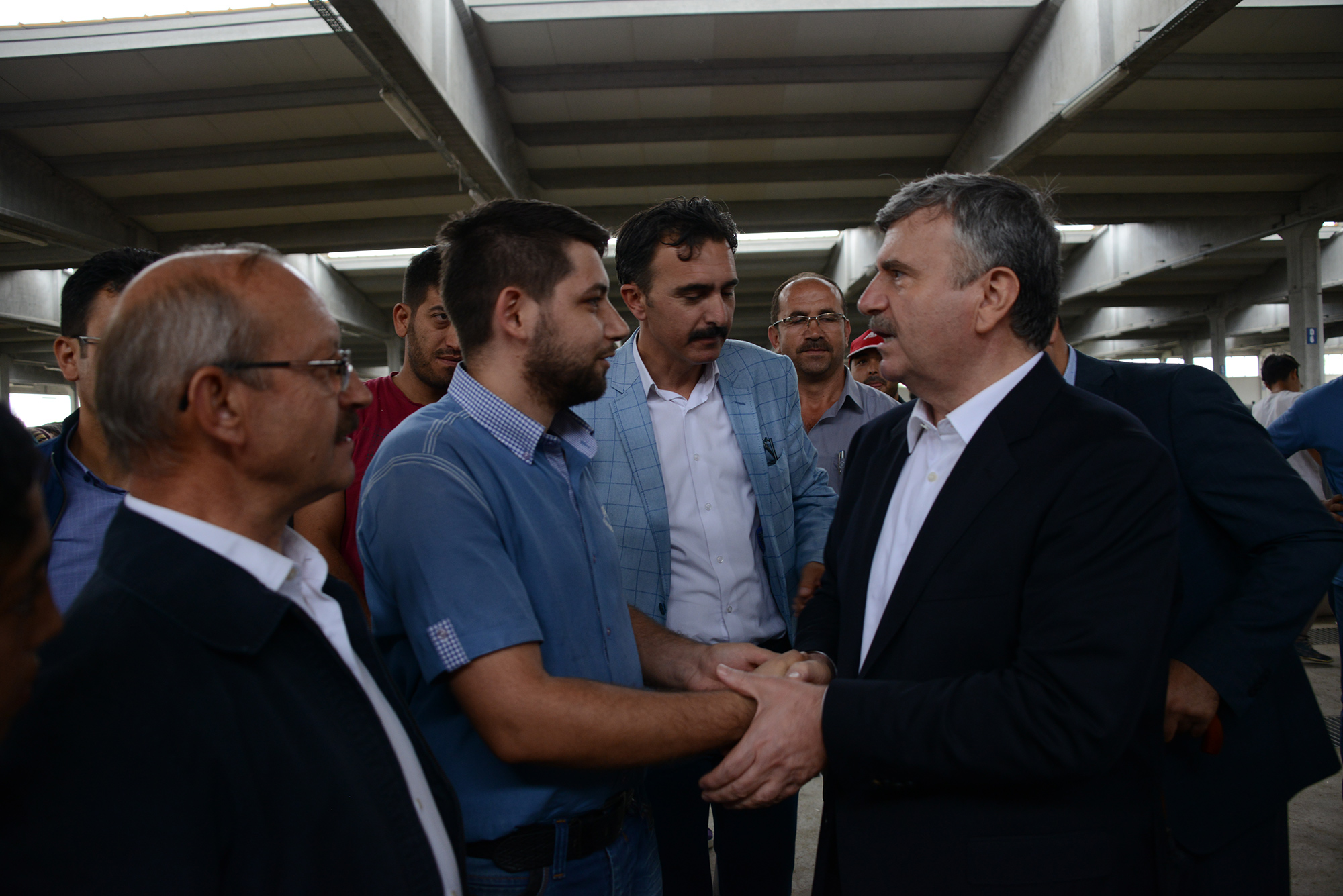 Türkiye'nin En Modern Hayvan Pazarında Bayram Yoğunluğu