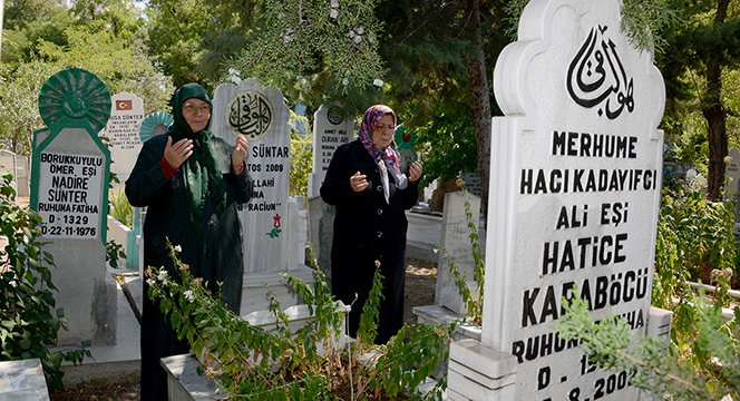31 İlçedeki Mezarlıklar Bayrama Hazır Hale Getirildi