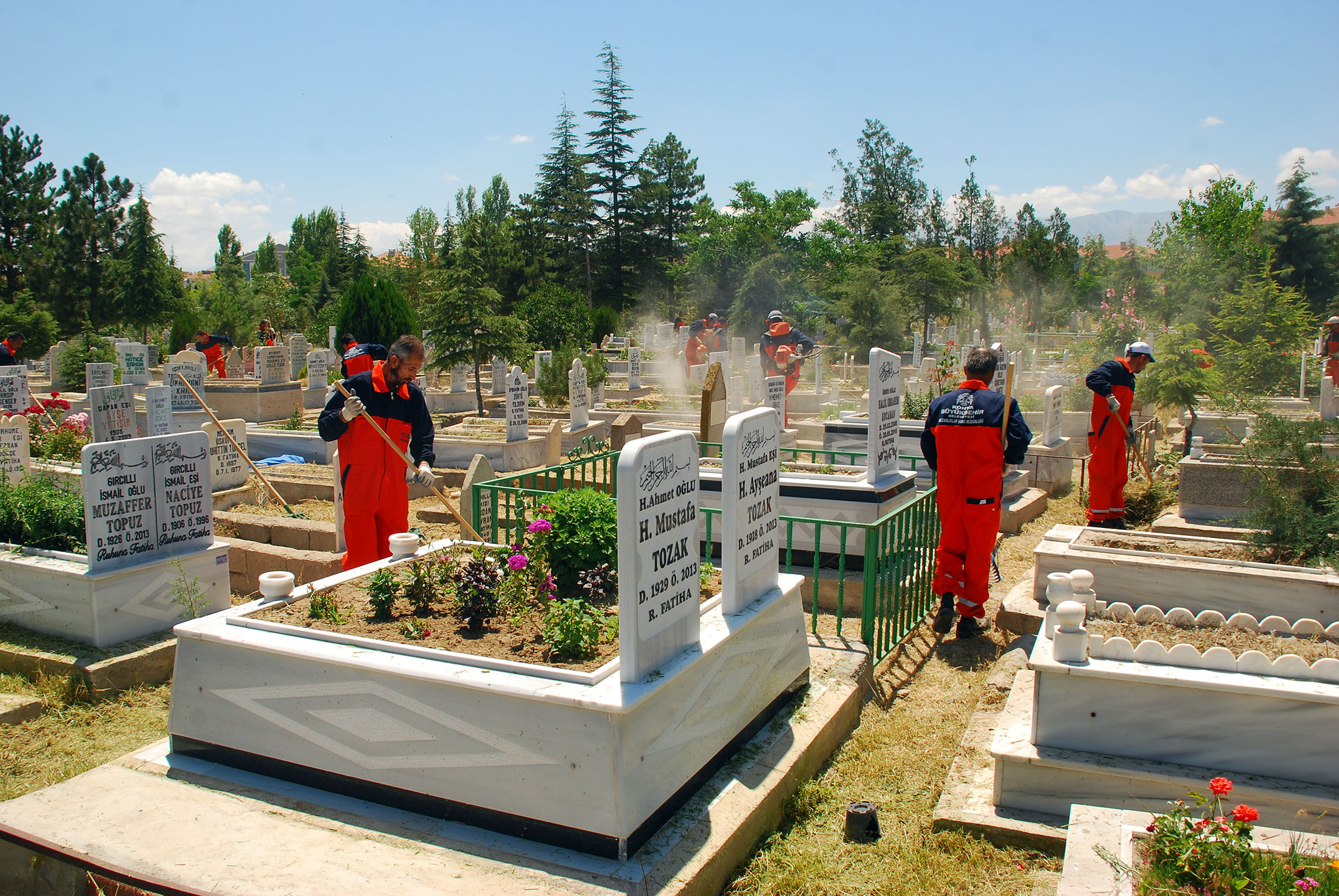 Bütün Mezarlıklara Büyükşehir Eli Değdi
