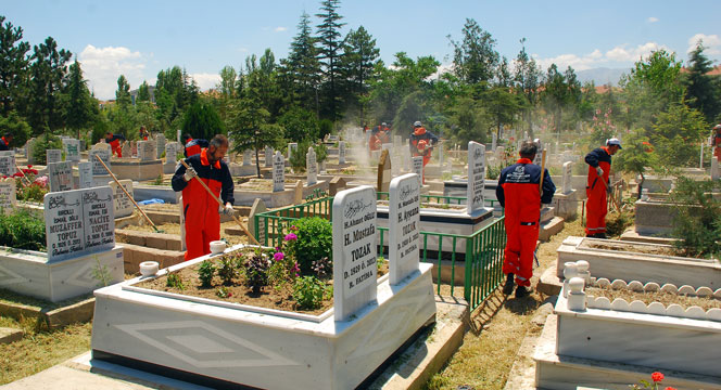 Bütün Mezarlıklara Büyükşehir Eli Değdi