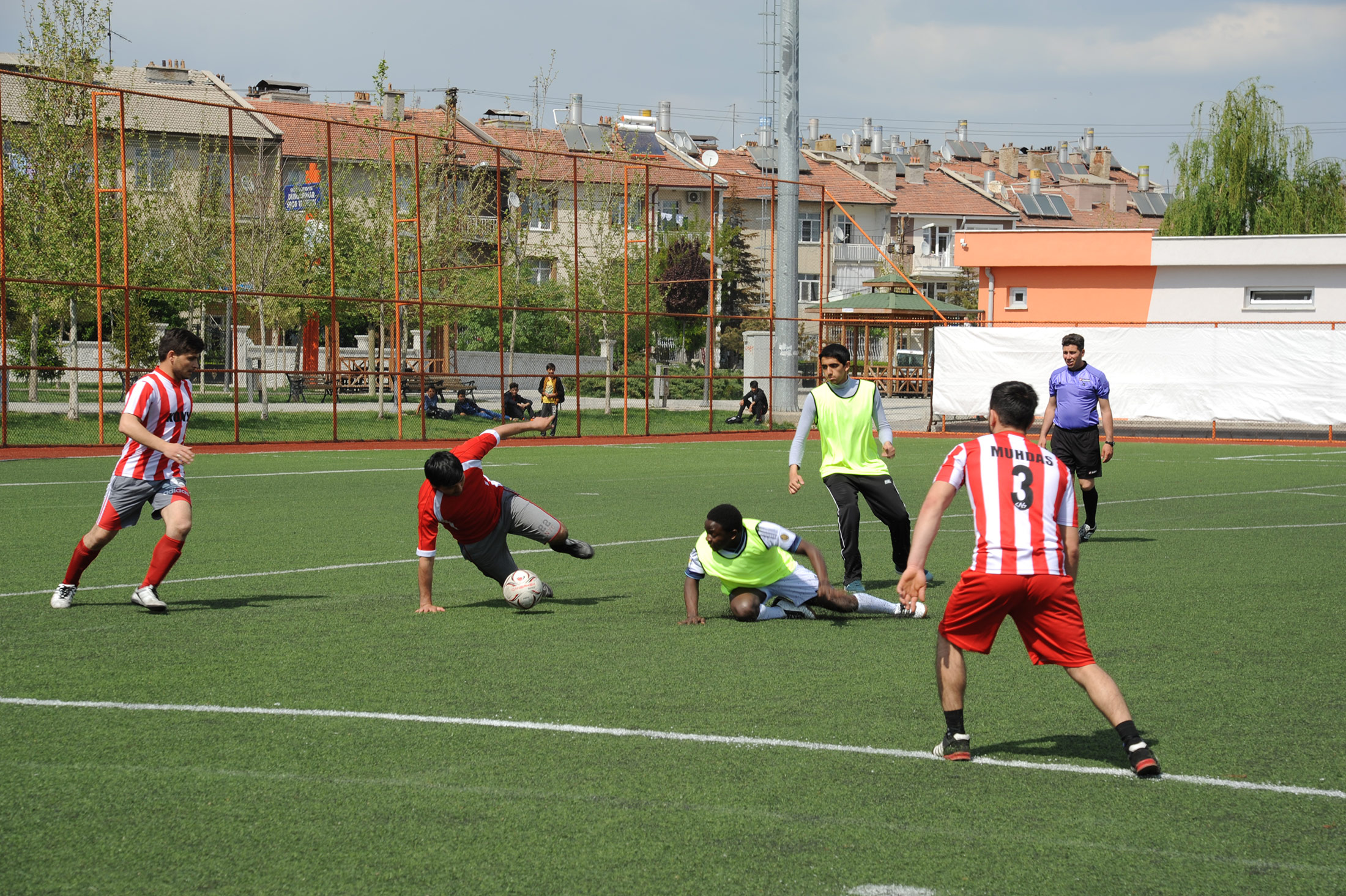 Uluslarlarası Öğrenci Futbol Turnuvası Başladı