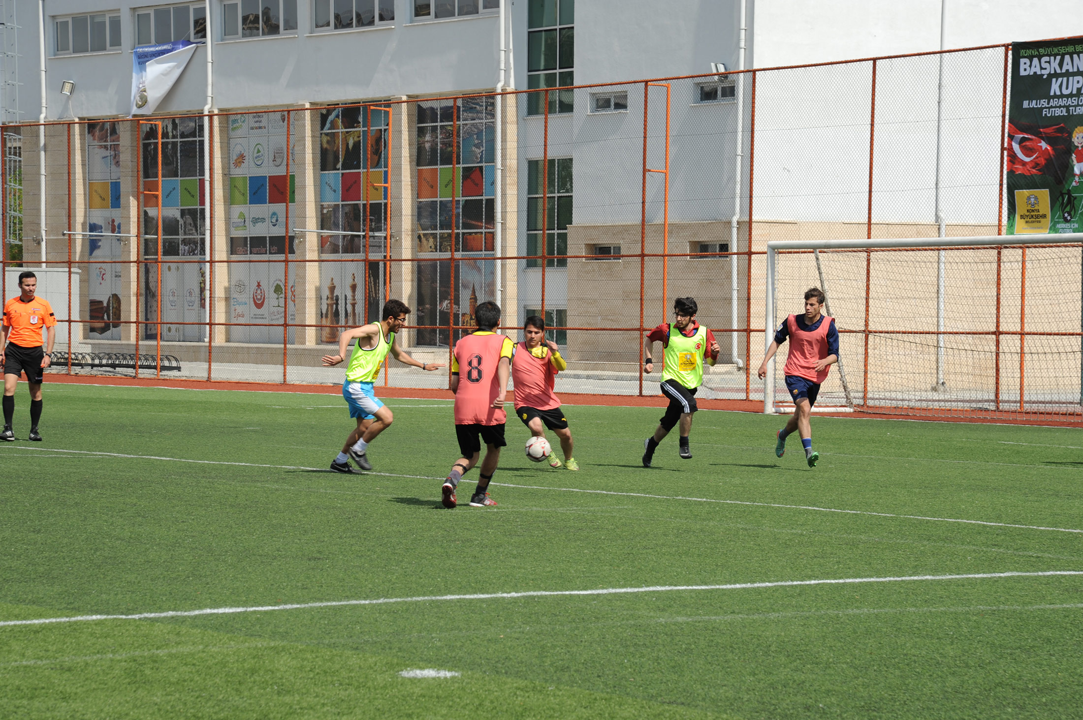 Uluslarlarası Öğrenci Futbol Turnuvası Başladı