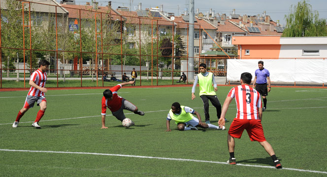 Uluslarlarası Öğrenci Futbol Turnuvası Başladı