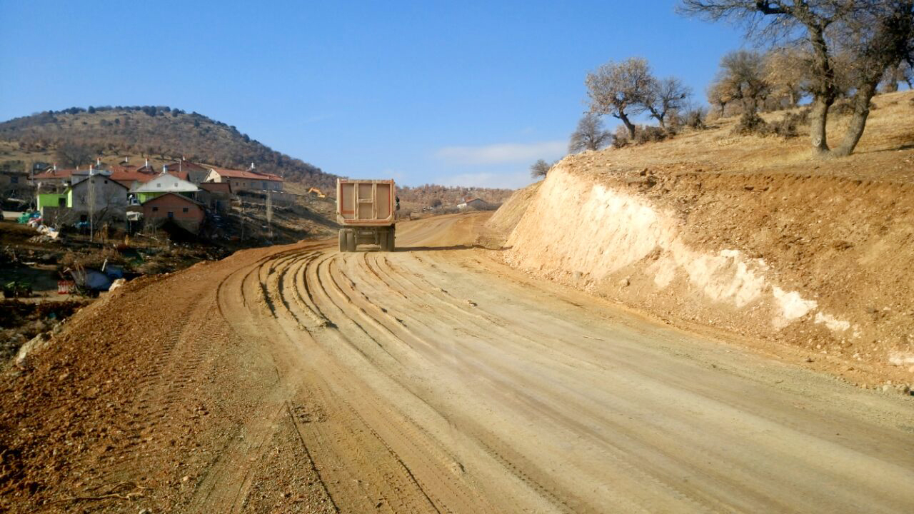 Bozkır İlçesi'nde Mahalle Yolu Standardı Yükseldi