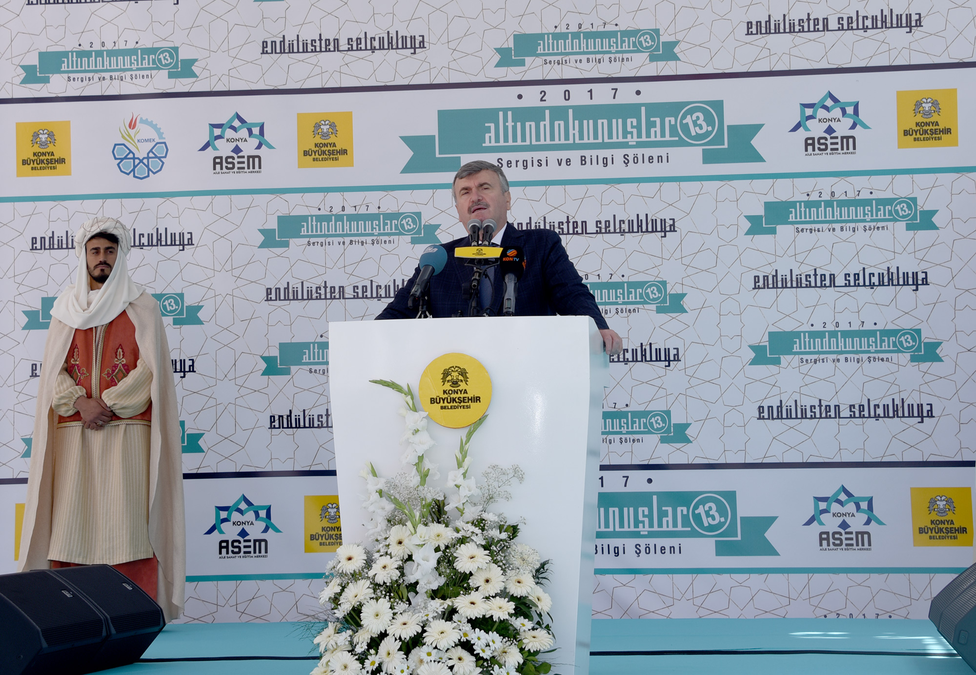 Geleneksel 13. Altın Dokunuşlar 'Endülüs'ten Selçukluya' Sergisi Açıldı