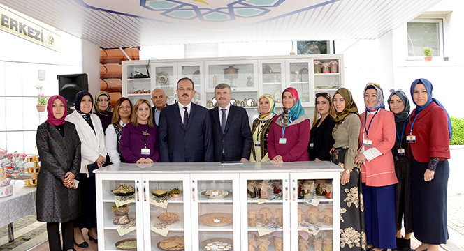 Geleneksel 13. Altın Dokunuşlar 'Endülüs'ten Selçukluya' Sergisi Açıldı