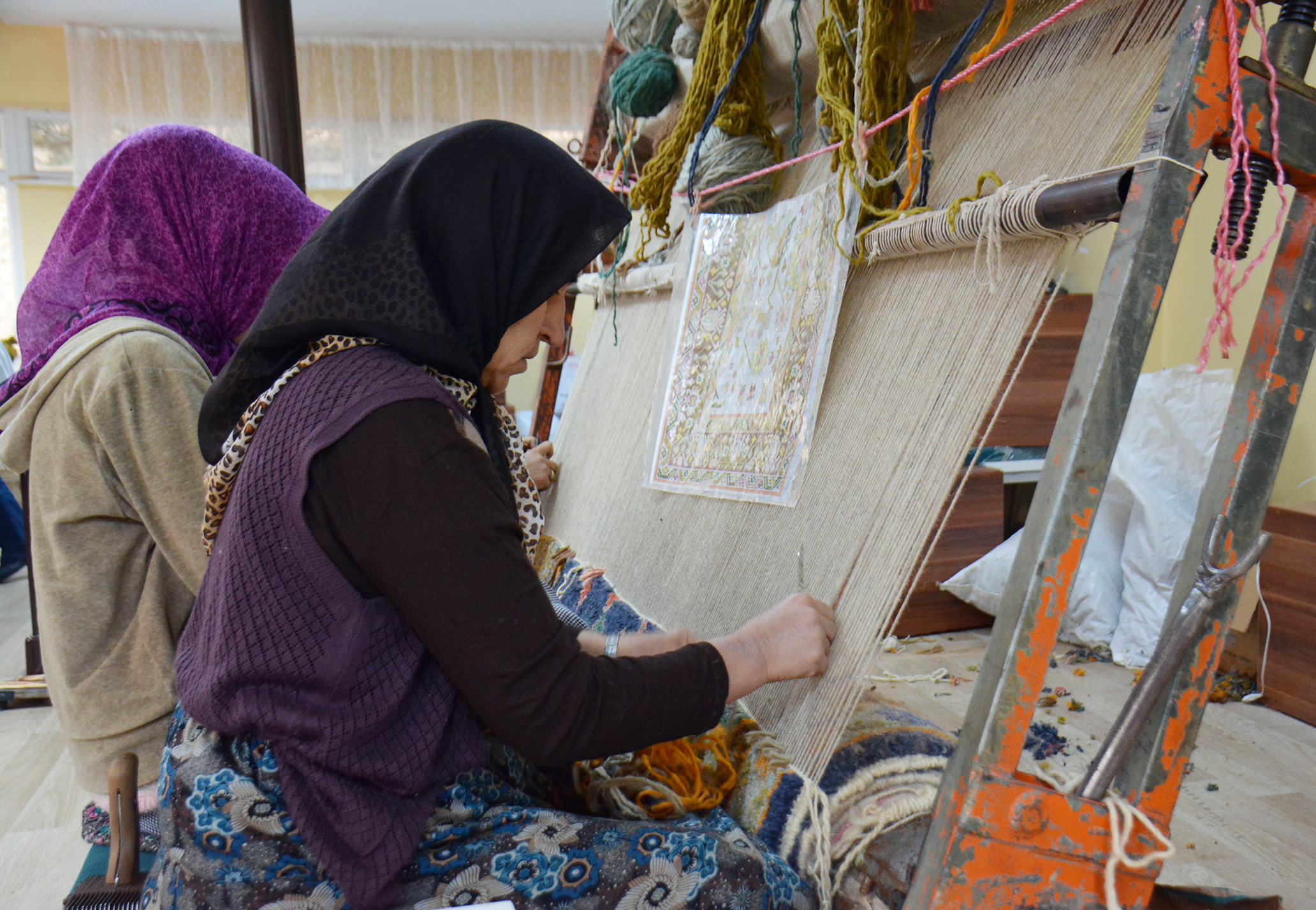 KOMEK Halı ve Kilim Atölyesi Gelir Kapısı Oldu