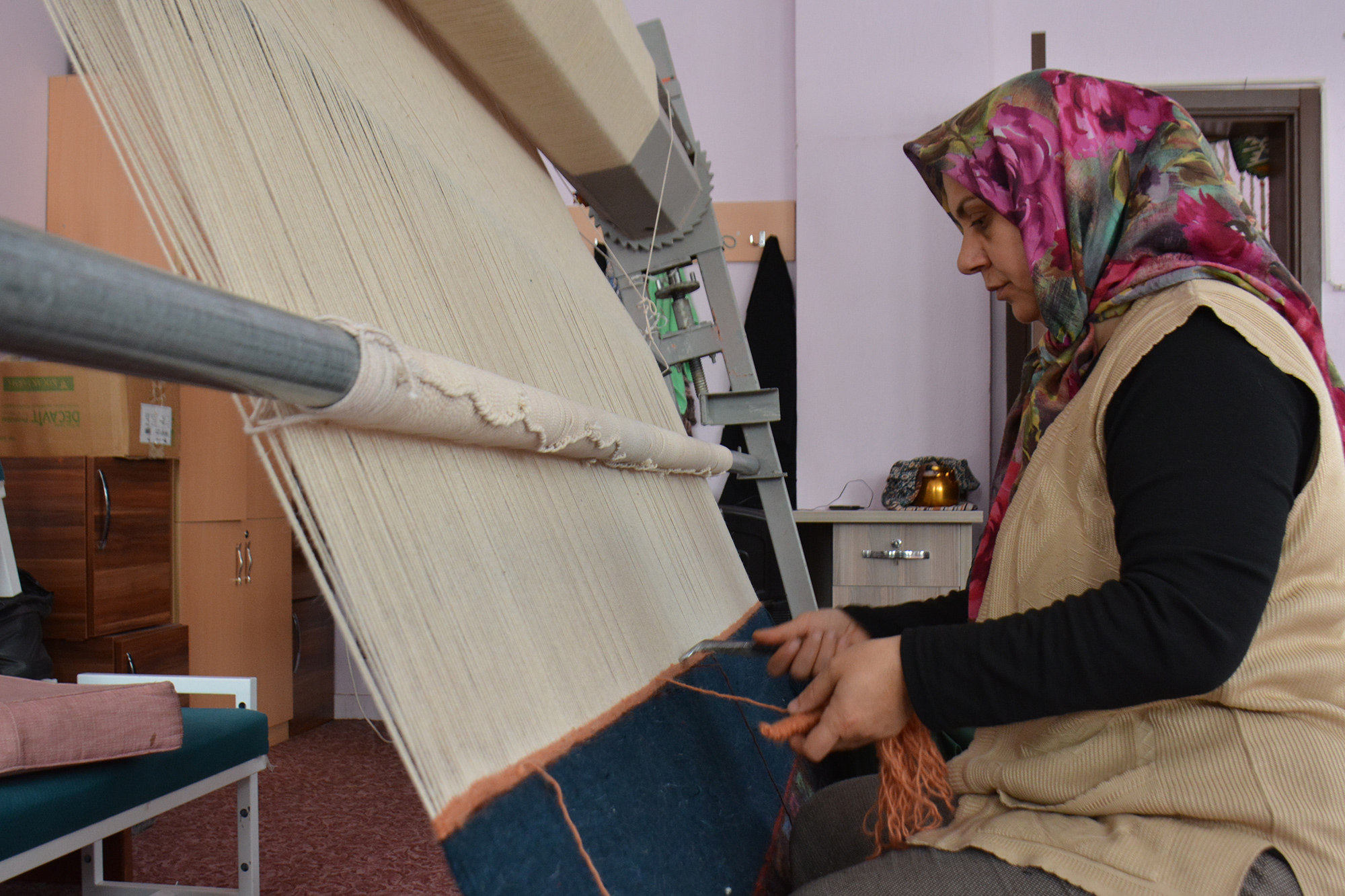 KOMEK Halı ve Kilim Atölyesi Gelir Kapısı Oldu