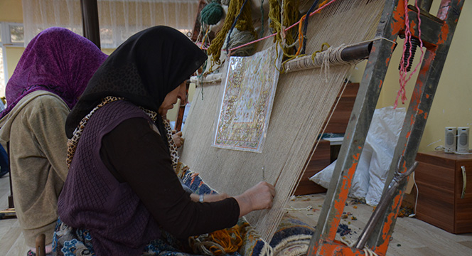 KOMEK Halı ve Kilim Atölyesi Gelir Kapısı Oldu
