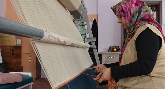 KOMEK Halı ve Kilim Atölyesi Gelir Kapısı Oldu