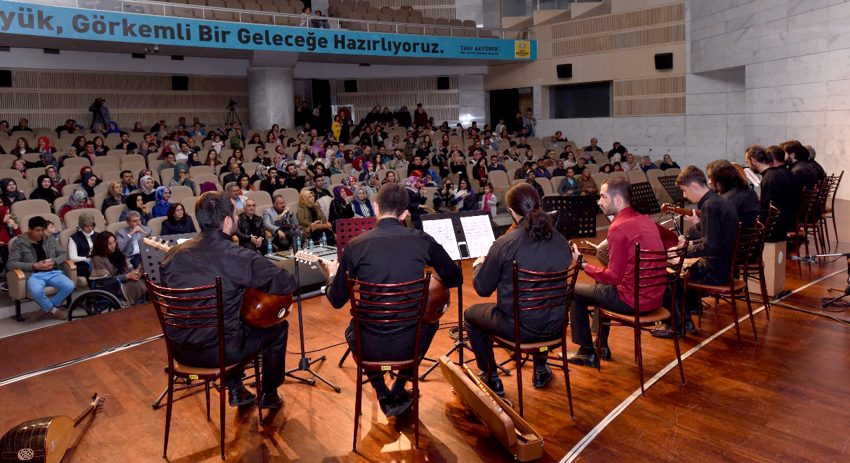 KOMEK Müzik Topluluğu'ndan 'İrfani Türküler' Konseri