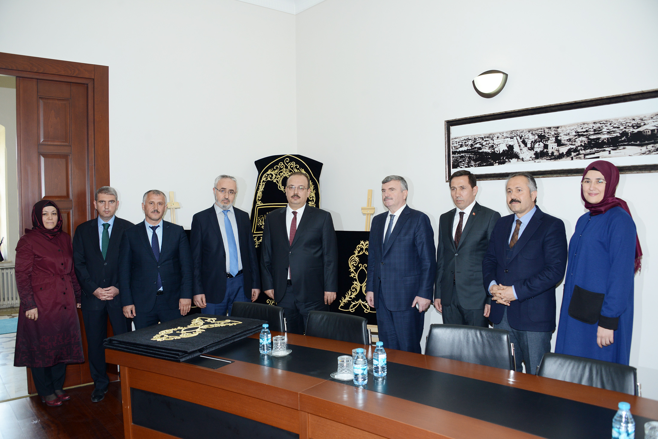 KOMEK'ten Hacıveyiszade Camiii'ne Minber Örtüsü 