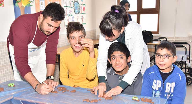 KOMEK ve Tıp Fakültesi Öğrencileri Özel Gençleri Mutlu Etti