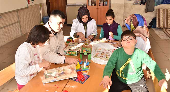 KOMEK ve Tıp Fakültesi Öğrencileri Özel Gençleri Mutlu Etti