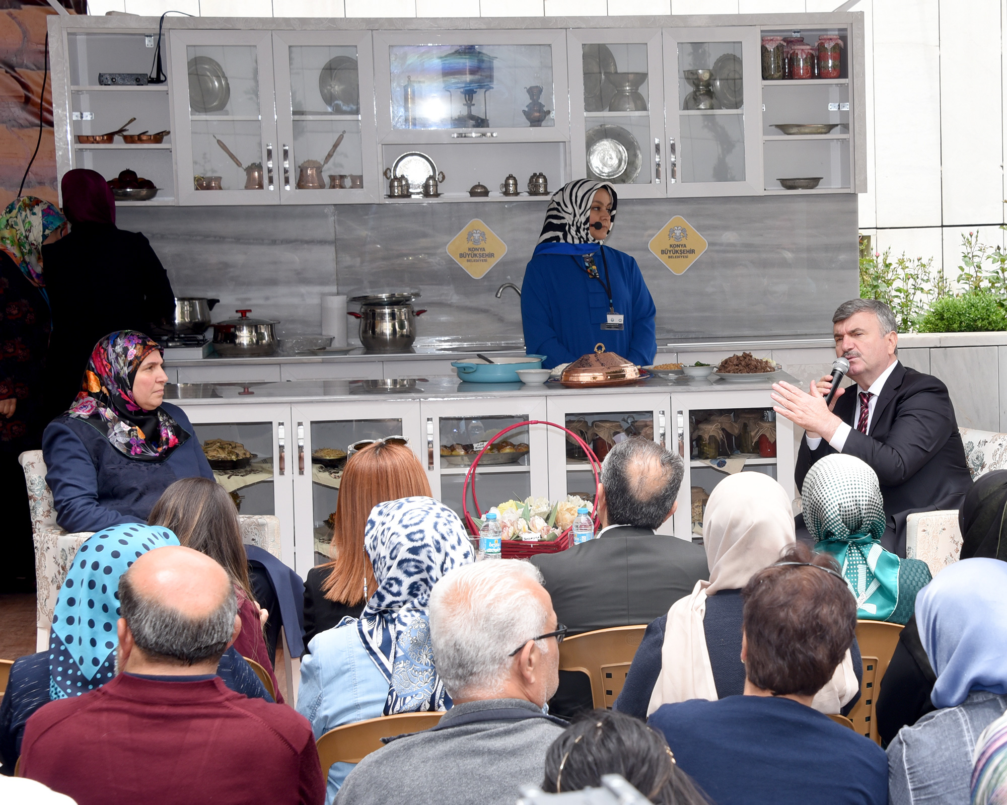 Başkan Akyürek KOMEK Mutfağı'na Konuk Oldu