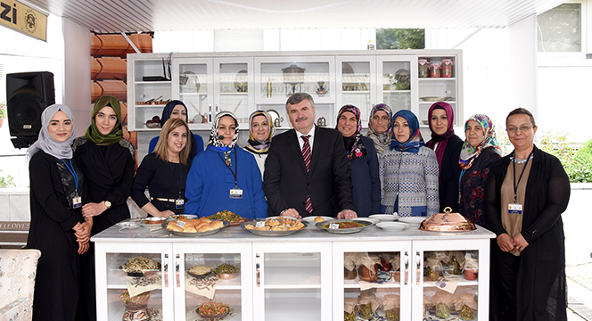 Başkan Akyürek KOMEK Mutfağı'na Konuk Oldu