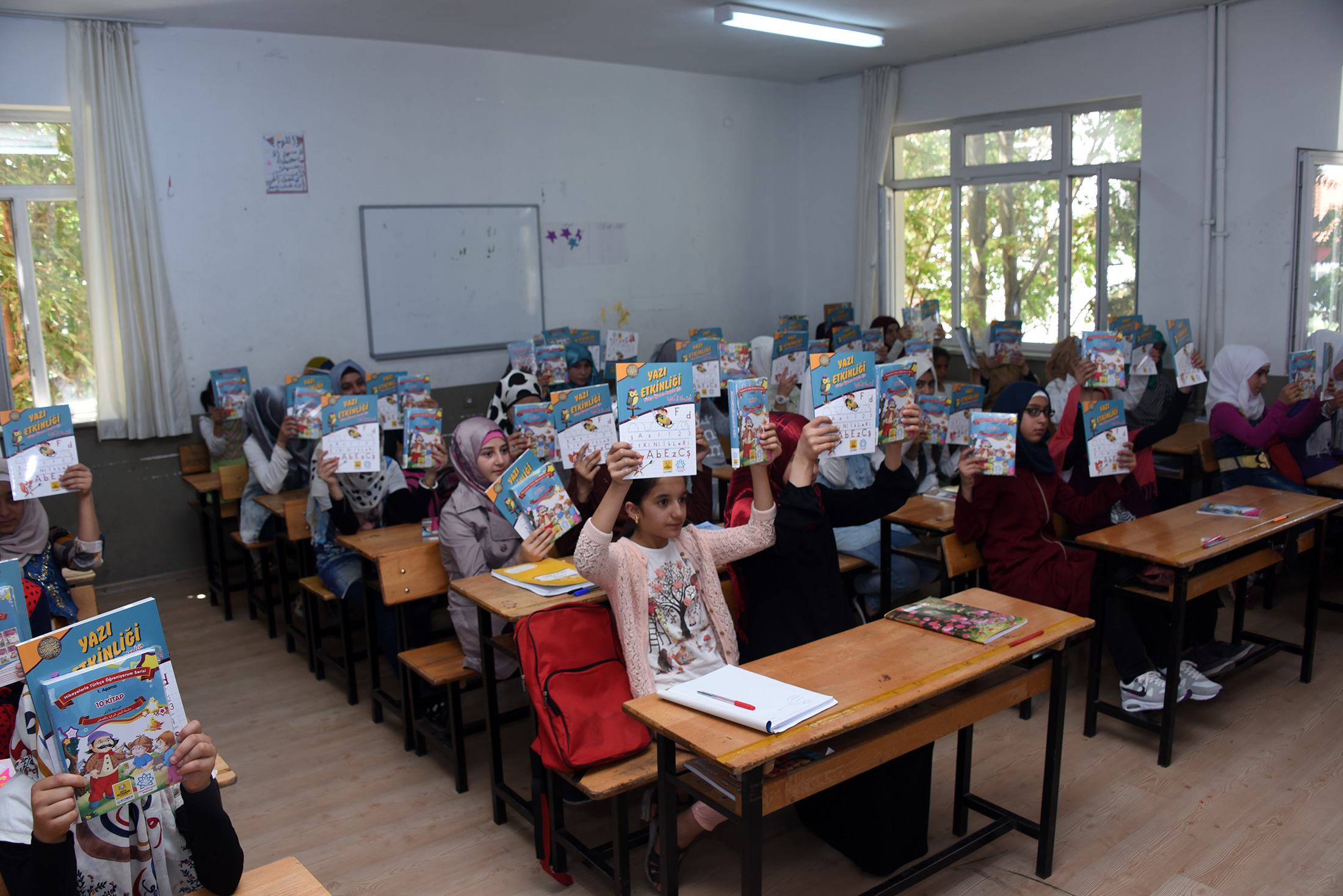 Büyükşehir Suriyeli Öğrencilere Binlerce Kitap Hediye Etti