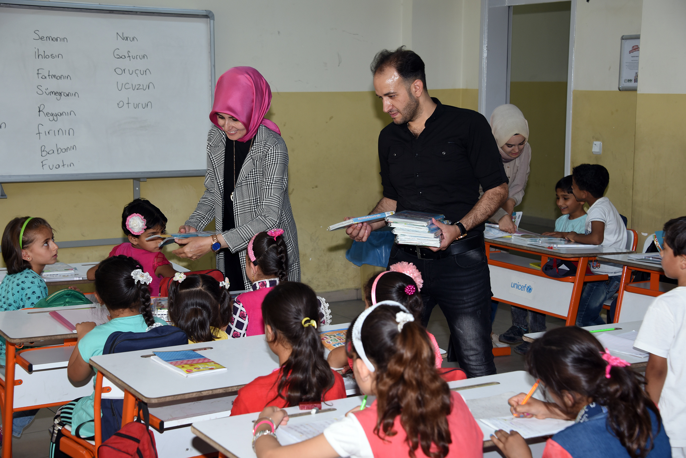 Büyükşehir Suriyeli Öğrencilere Binlerce Kitap Hediye Etti