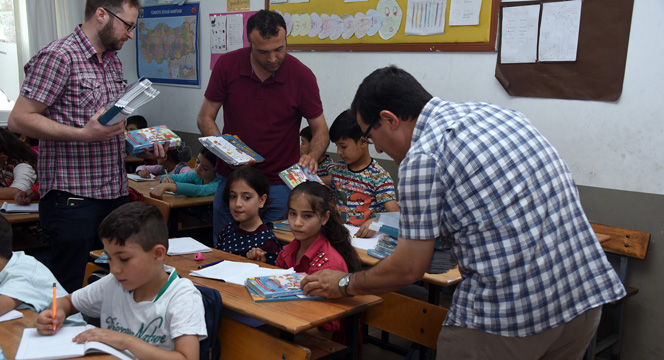 Büyükşehir Suriyeli Öğrencilere Binlerce Kitap Hediye Etti