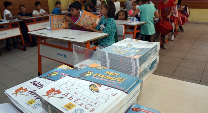 Büyükşehir Suriyeli Öğrencilere Binlerce Kitap Hediye Etti