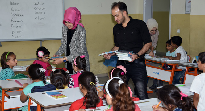 Büyükşehir Suriyeli Öğrencilere Binlerce Kitap Hediye Etti