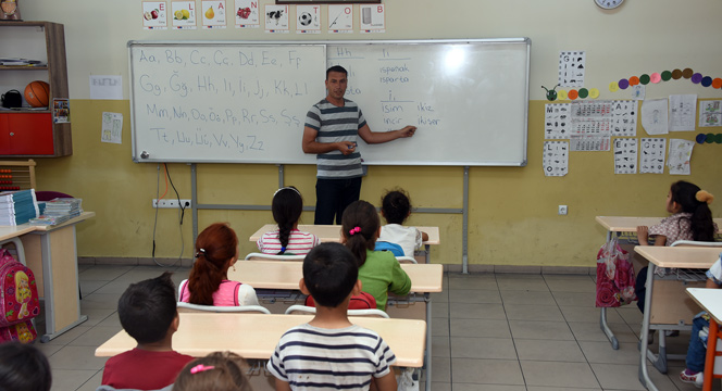 Büyükşehir Suriyeli Öğrencilere Binlerce Kitap Hediye Etti