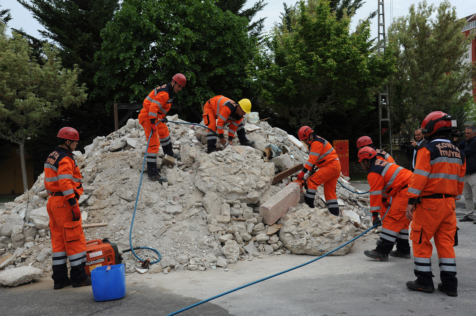 İtfaiyede Mesleki Yeterlilik İçin Yapılan Tatbikat Soluk Kesti