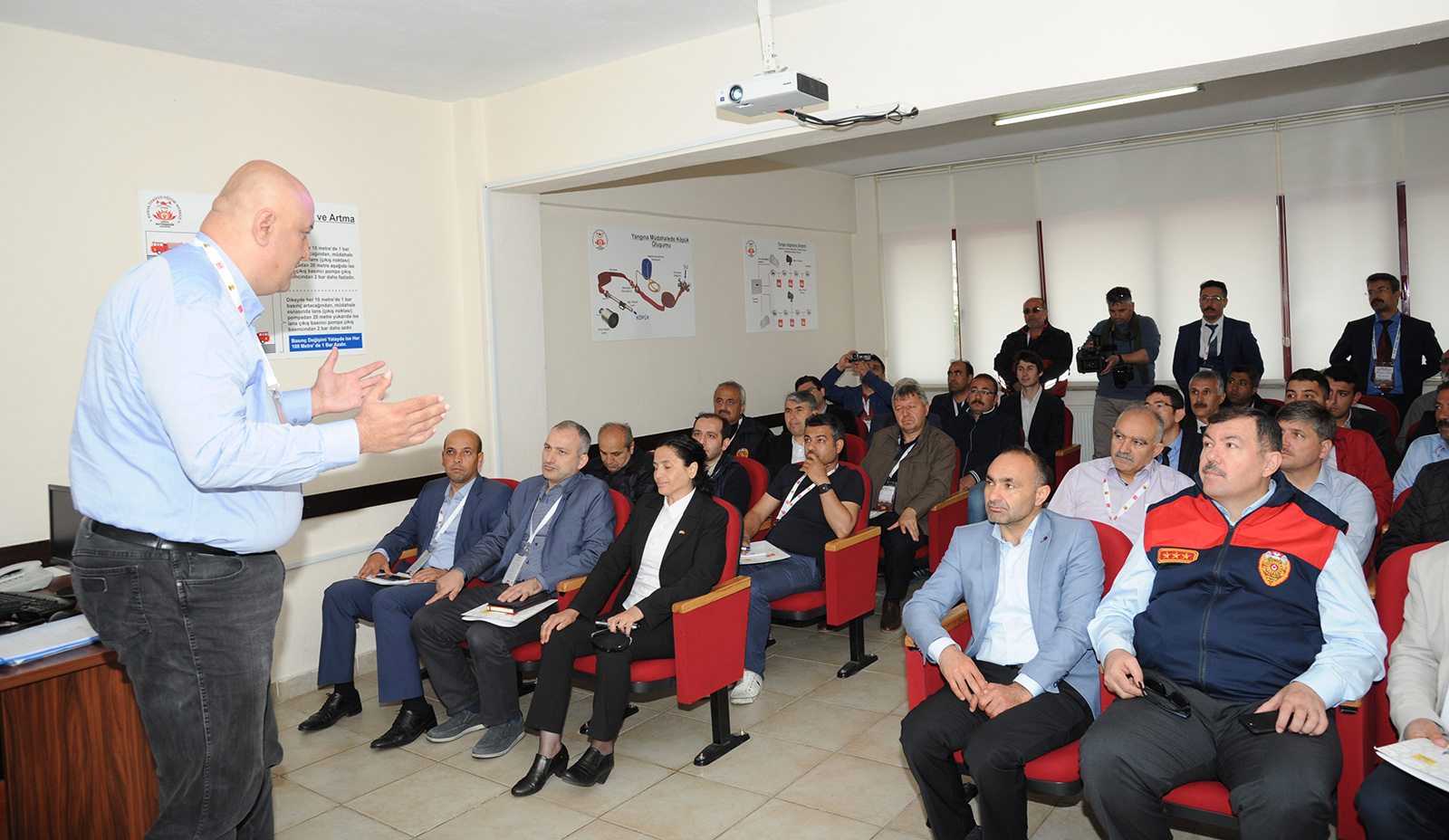 İtfaiyede Mesleki Yeterlilik İçin Yapılan Tatbikat Soluk Kesti