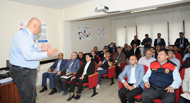 İtfaiyede Mesleki Yeterlilik İçin Yapılan Tatbikat Soluk Kesti