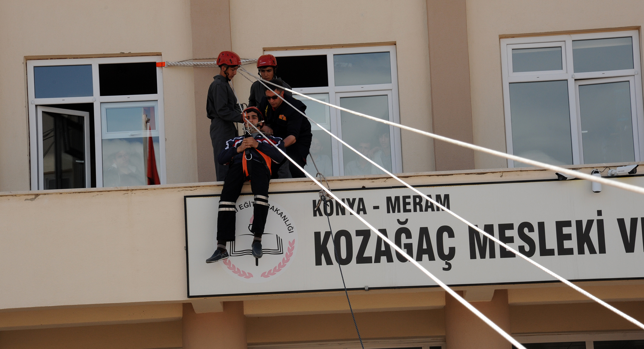 Öğrencilerin Yangın Tatbikatı Gerçeğini Aratmadı