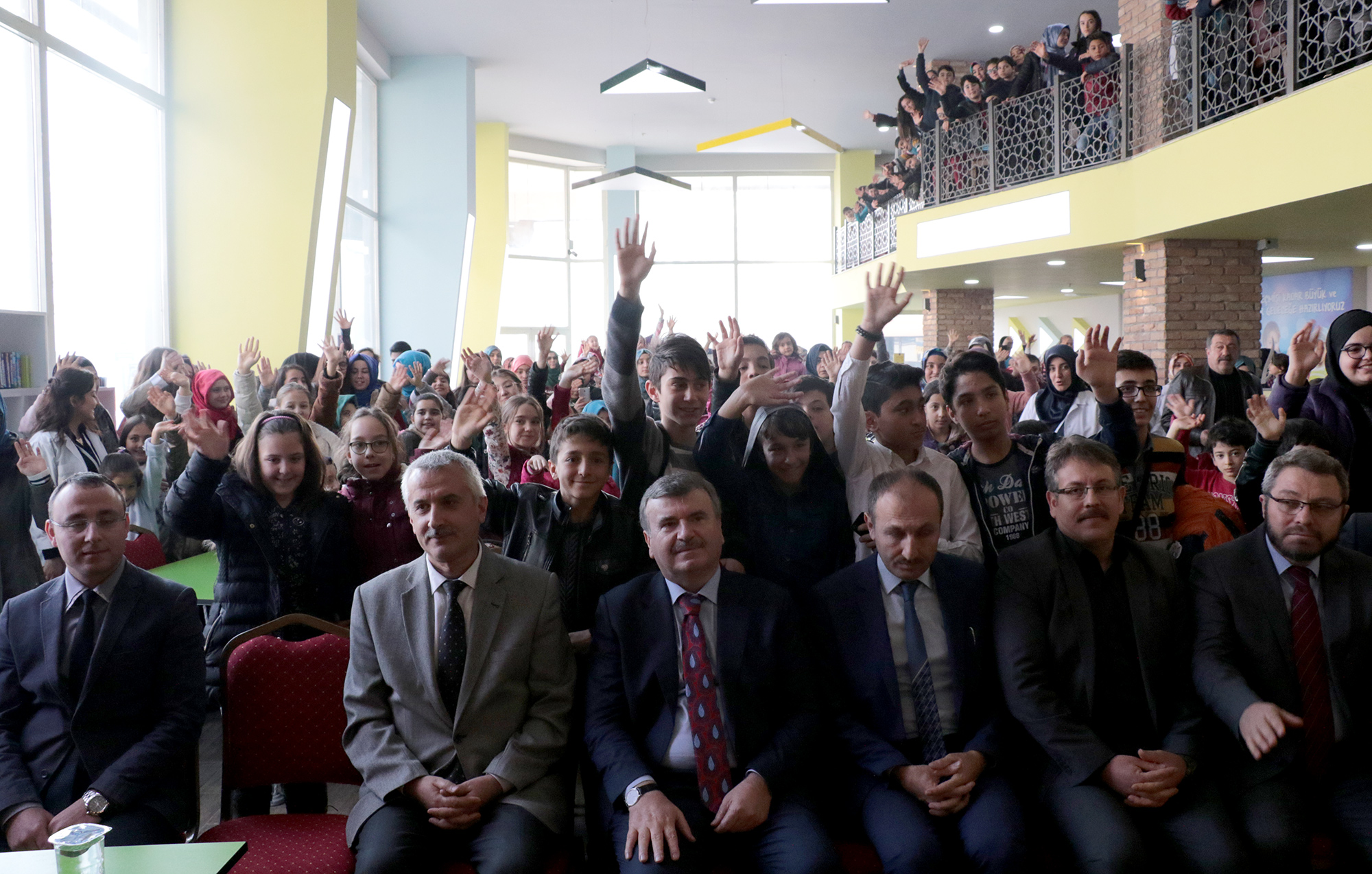 Başkan Akyürek Öğrencilerin Karne Sevincine Ortak Oldu
