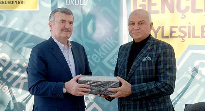 Camlı Köşk Söyleşilerine Mustafa Kabakçı Konuk Oldu