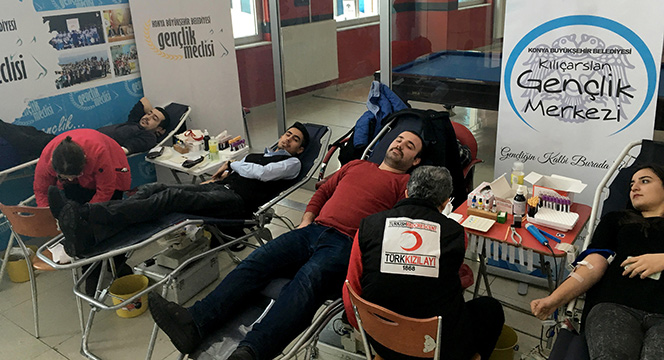 Gençlik Meclisi ve Gençlik Merkezi Üyeleri Kızılay'a Kan Verdi