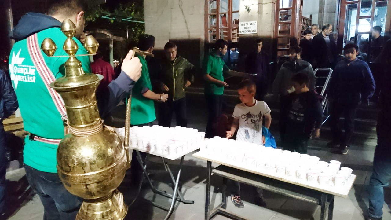 Gençlik Meclisinden '29 Gün, 29 Camii, 29 Teravih' Etkinliği
