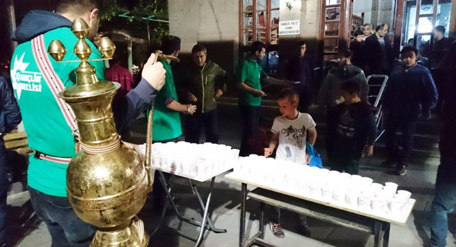 Gençlik Meclisinden '29 Gün, 29 Camii, 29 Teravih' Etkinliği