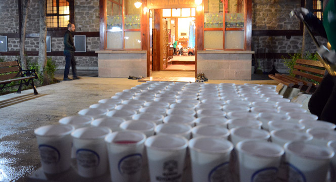 Gençlik Meclisinden '29 Gün, 29 Camii, 29 Teravih' Etkinliği