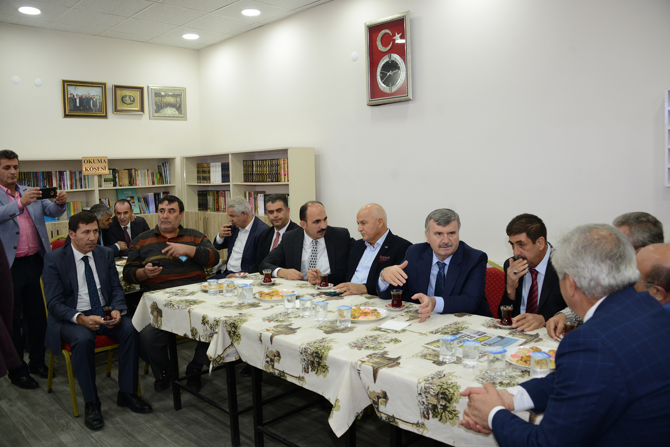 Büyükşehir'den Örnek Proje: Kahvehaneler Kıraathaneye Dönüşüyor