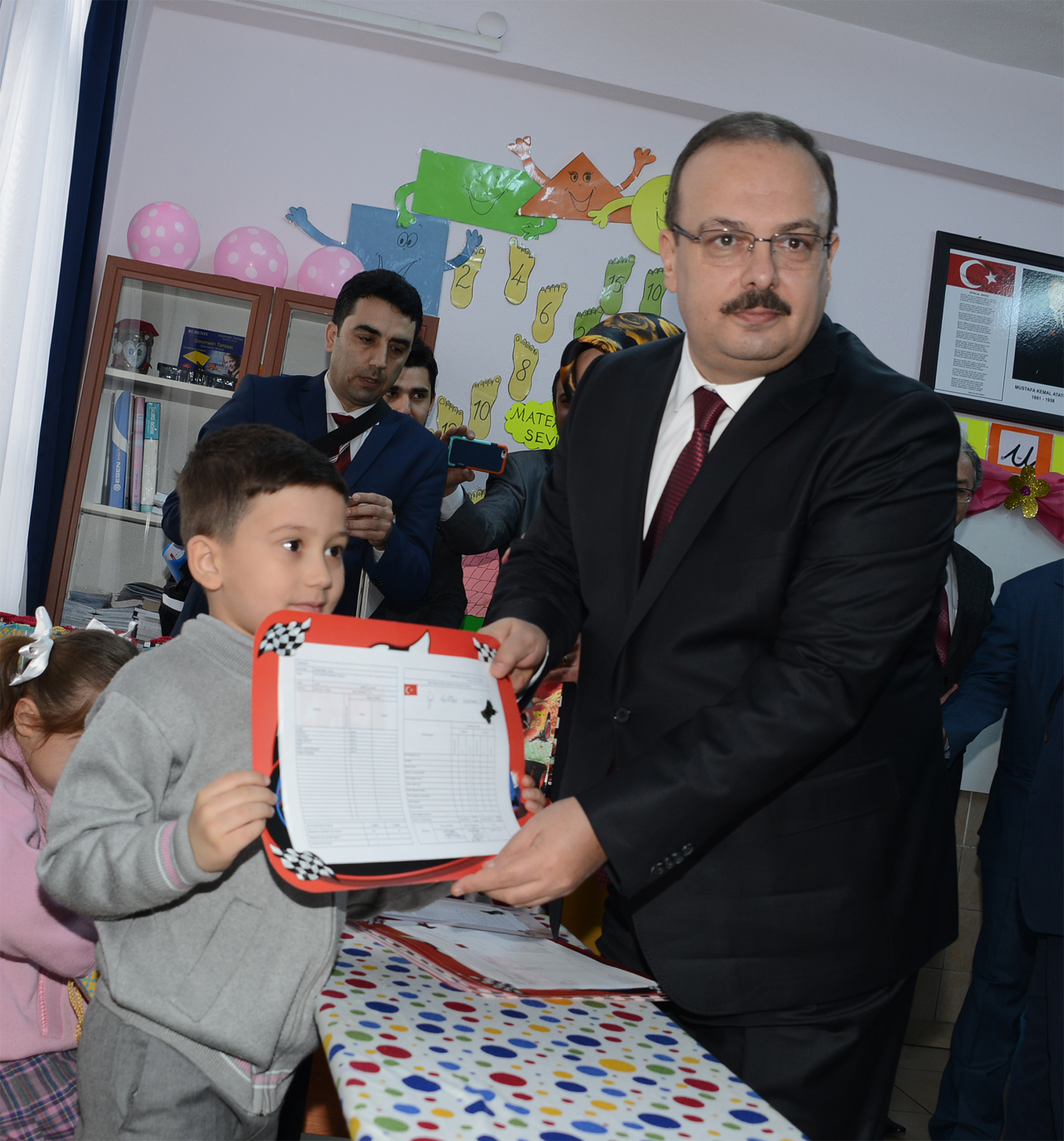 Başkan Akyürek Öğrencilerin Karne Sevincine Ortak Oldu