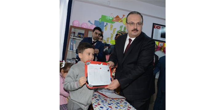 Başkan Akyürek Öğrencilerin Karne Sevincine Ortak Oldu