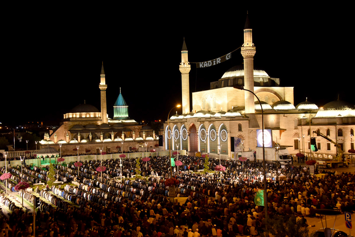 Kadir Gecesi'nde On Binler Mevlana Meydanı'nda Buluştu