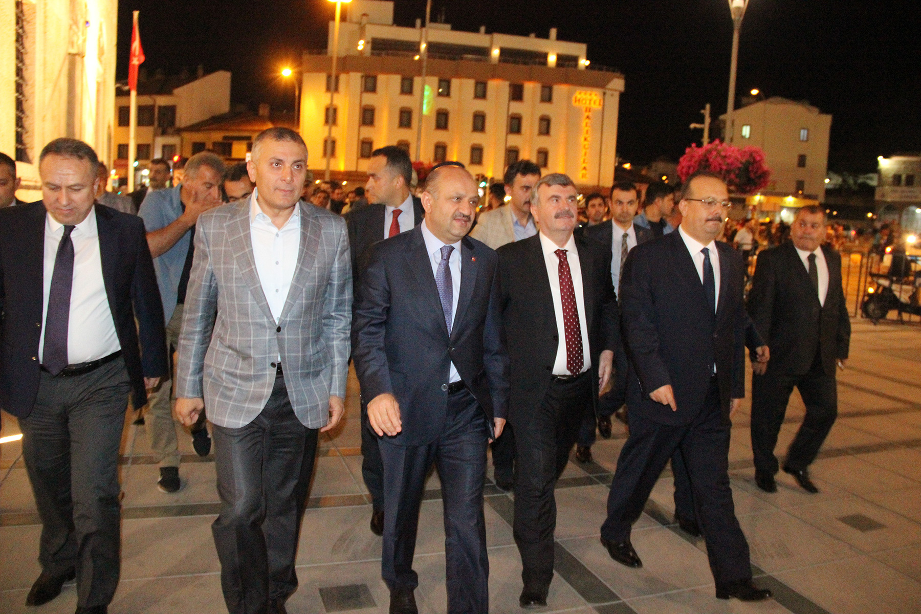 Kadir Gecesi'nde On Binler Mevlana Meydanı'nda Buluştu
