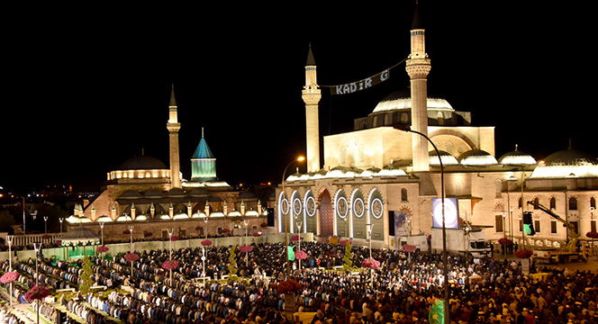 Kadir Gecesi'nde On Binler Mevlana Meydanı'nda Buluştu