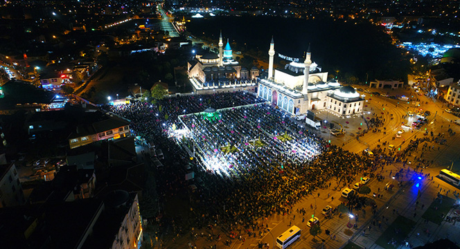 Kadir Gecesi'nde On Binler Mevlana Meydanı'nda Buluştu