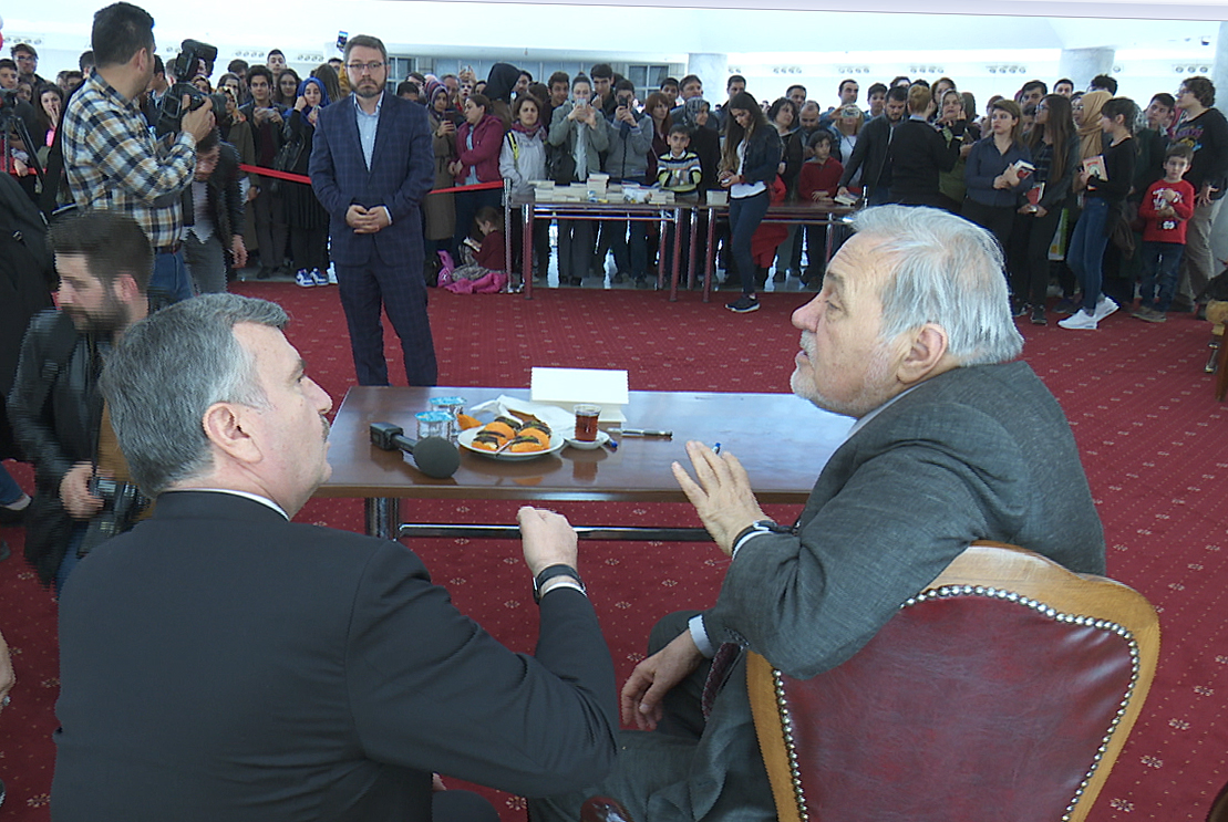 Başkan Akyürek Konya Kitap Günlerinde Yazarlarla Buluştu