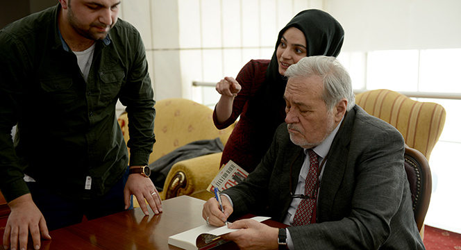 Başkan Akyürek Konya Kitap Günlerinde Yazarlarla Buluştu