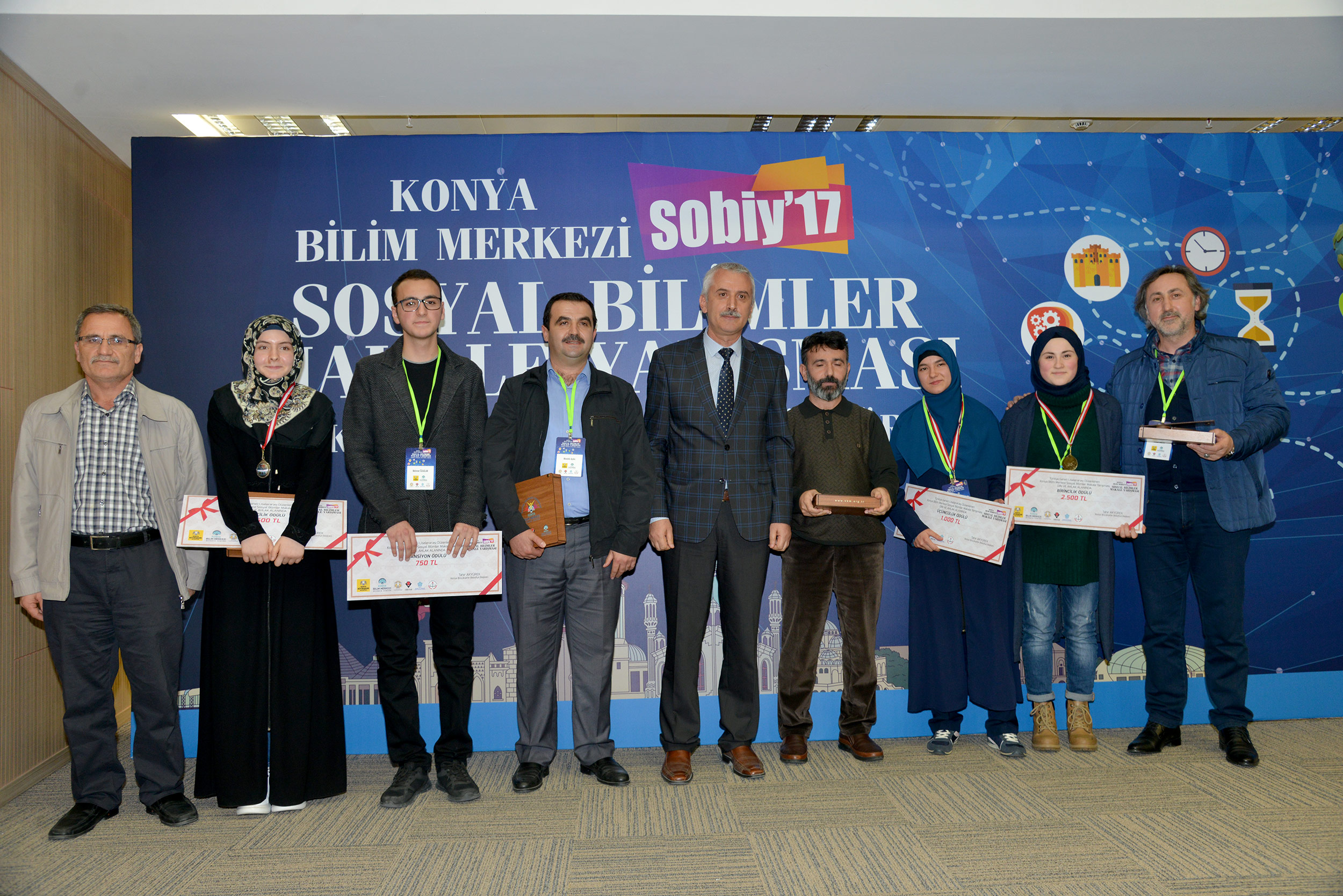 Ülkenin Geleceği Olan Başarılı Gençler Ödüllendirildi