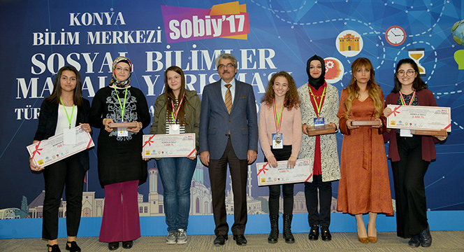 Ülkenin Geleceği Olan Başarılı Gençler Ödüllendirildi
