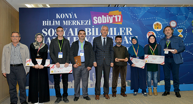Ülkenin Geleceği Olan Başarılı Gençler Ödüllendirildi