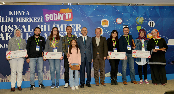 Ülkenin Geleceği Olan Başarılı Gençler Ödüllendirildi